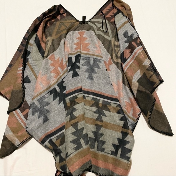 LA Express Shawl Poncho Wrap One Size - Picture 10 of 11